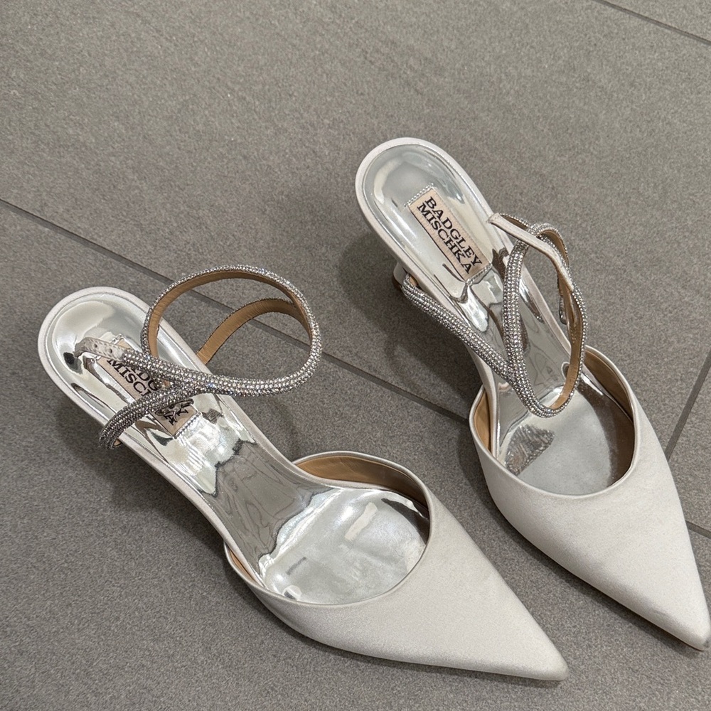 Badgley Mischka Silver Strappy Heels size 9
